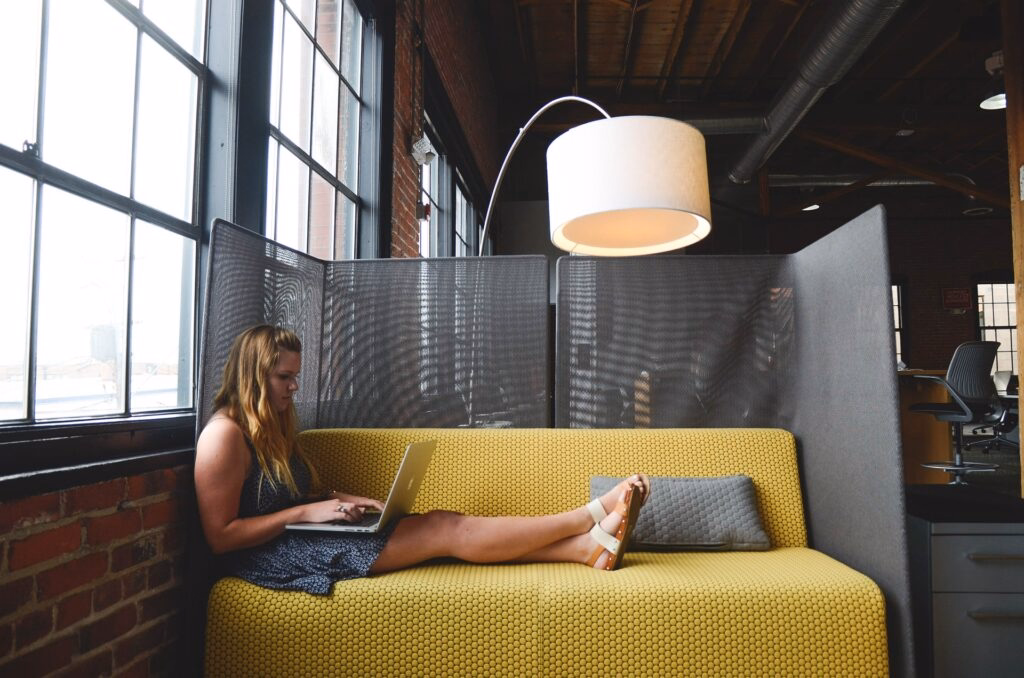 Virtual-Office-1024x678.avif